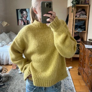 Stickad tröja  - Stickad tröja från H&M💛