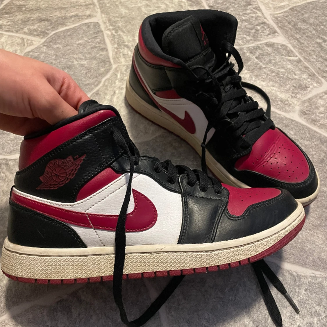 Jordan 1 mid