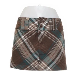 Rutig mini kjol  - Fint skick, tjockare material, storlek 36 och "true to size", midjemått ~78cm 