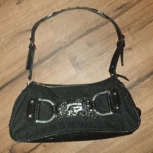 Vintage Guess väska - Guess väska, vintage i bra skick🙏 