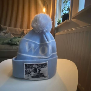  wonbrand mössa ⚡️ - Säljer en fett wonbrand mössa för ett bra pris använda få gånger ⚡️ bra skick ⚡️ nypris 500kr⚡️ köpt från wonbrands hemsida⚡️🤙🏻 fri frakt på alla våra varor denna veckan så passa på🤙🏻🤝⚡️