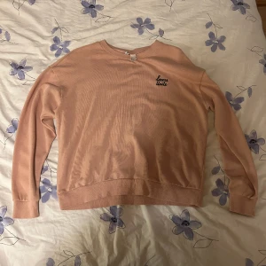 Rosa Sweatshirt - Tunn av sig, fin färg, knappast använd!