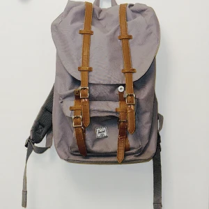 Herschel large backpack - Large backpack, suitable for school or trips 