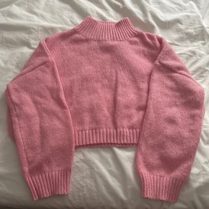 Rosa stickad tröja - Rosa stickad tröja i nyskick, knappt använd.