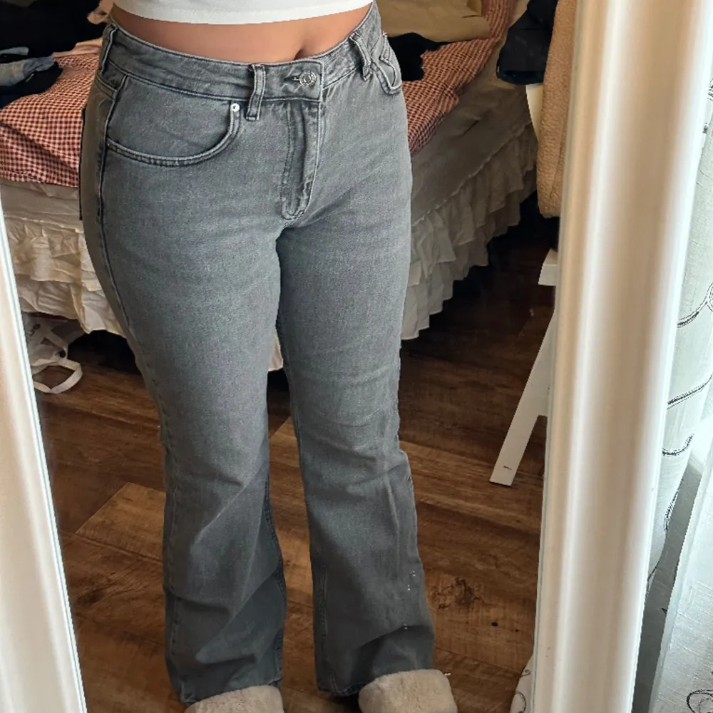 Jeans från ginatricot, använda max 2 ggr🤎 nypris 499, mitt pris 300🤎. Jeans & Byxor.