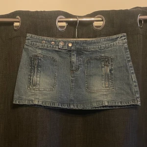 Lågmidjad mini jeans kjol - Så snygg lågmidjad jeans kjol😍