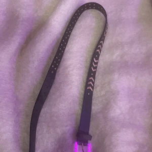 Skärp  - Den är i bra skick säljer för att jag inte har någon användning av den 