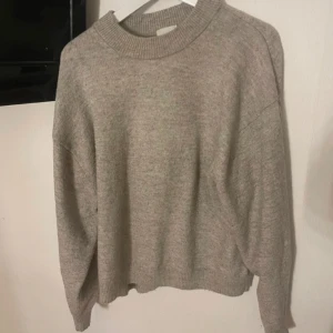 Stickad tröja - Säljer min fina stickade tröja från h&m🩷