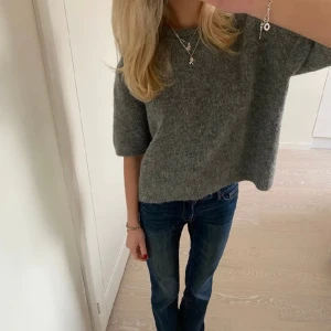 Stickad tshirt  - Säljer nu denna så populära stickade t-shirten från Lindex i alpackaull❤️ endast använd ett fåtal gånger så den är som ny i skicket❤️