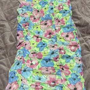 Klänning  - Jättefin klänning från H,M storlek xs pris 50kr är inte använd bara testat den 