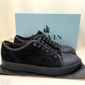 Lanvins - Mörkblå Lanvins (Size 10, cirka Eu 44), säljer för att jag vill ha annat. Fint skick, byte går även bra, i förstahand byte mot skor.