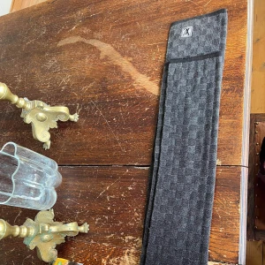 Louis Vuitton halsduk  - Tjena! Säljer nu min jätte fräscha Louis Vuitton halsduk inköpt förra vintern!  Behov utav pengar därav den nu säljs! Retail ligger på 3.5 ungefär men säljer den mycket billigare vid snabb och smidig affär! För fler bilder bara fråga om de Självklart äkta