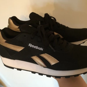 Reebok skor i stl 38 - Aldrig använda Reebok skor i storlek 38. De är i nyskick.