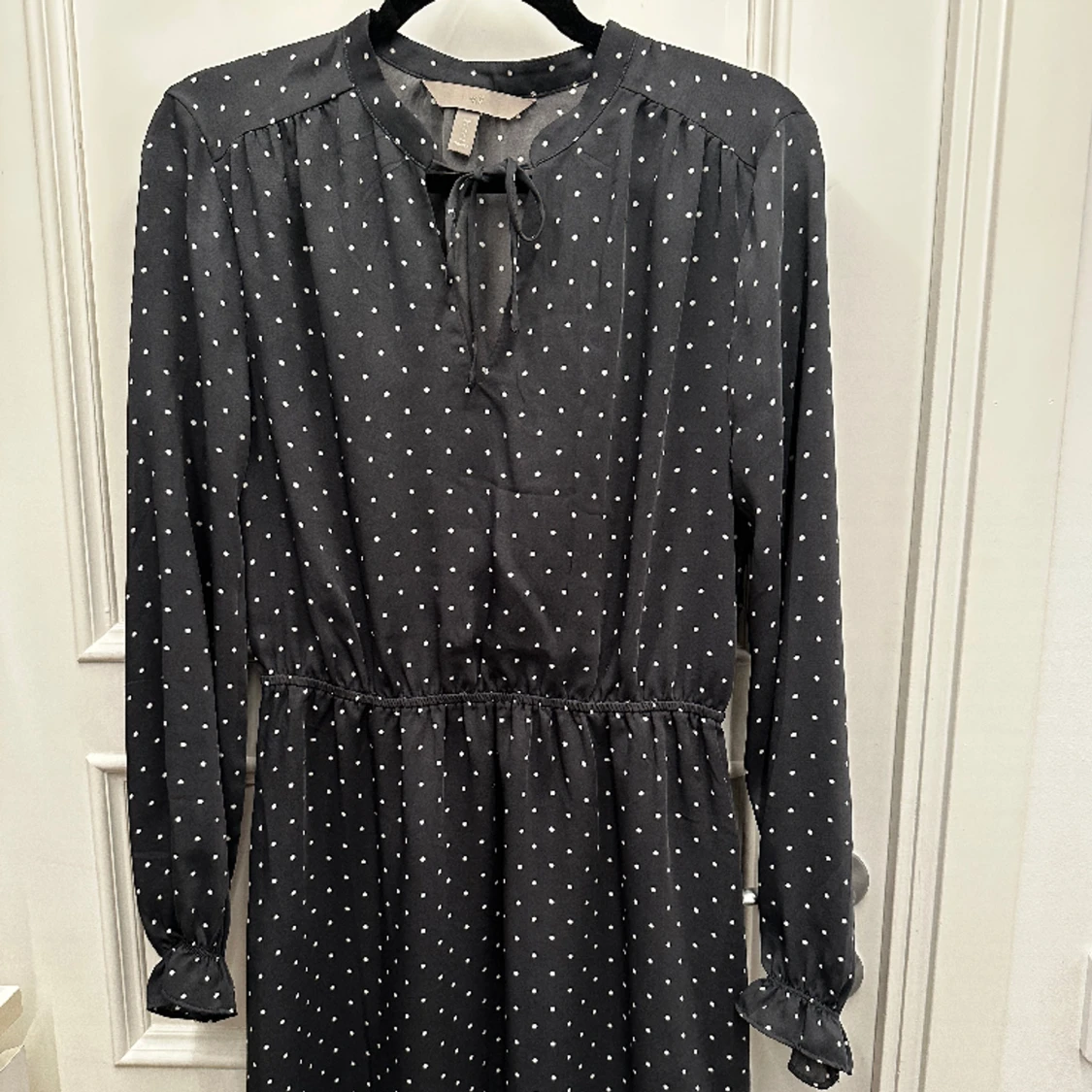 H&M prickig klänning