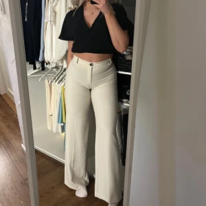 Beiga kostymbyxor  - Från zara storlek S, aldrig använd 