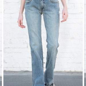 Ett par jättefina jeans som tyvärr inte passade mig därav jag säljer,dom är helt nya med prislappen kvar❤️‍🔥