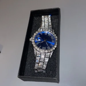 klocka - klocka som jag fick som jag inte riktigt gillar och därmed säljer. Den är ej startad ännu som man kan se på tredje bilden