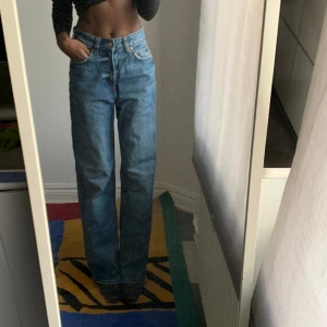 Perfekta blåa Jeans  - Jättebra skick, kommer bara inte till användning❤️