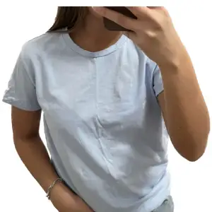 Blå basic t-shirt från Lager 157  Använd en gång, inga defekter!  !!Frakt tillkommer!!