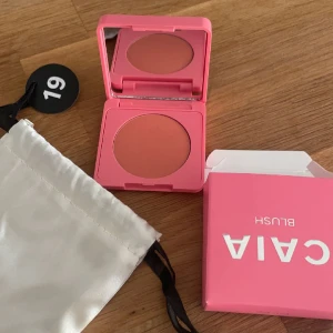 Caia blush - Säljer detta blush från Caia i färgen ”cake pop” då jag har dubbla❤️ Helt oanvänt och nypris är 245 kr! Kolla gärna in mina andra annonser, just nu massa från CAIA❤️