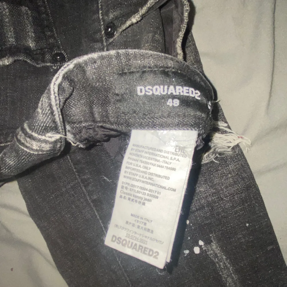 Dsquared jeans använd få tal gånger. Ligger bara i garderoben!. Jeans & Byxor.