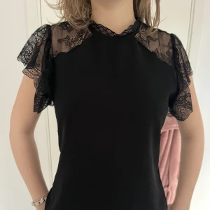 spets blus - jättefin spets blus ifrån Only, knappt använd och toppen skick💗
