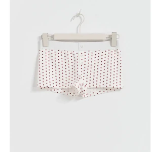 Gina pyjamas  - Säljer detta short & linne sett som är helt slutsåld på ginas hemsida . Aldrig använda! Passar mig som är 165 & bär XS/S 💞