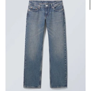 Weekday Low arrow  - Lågmidjade Weekday jeans i färgen ”dusty blue”. Som nya och slutsålda på hemsidan.