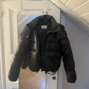 Weekday puffer jacka - Använd men i fint skick, stl XS Uppladdad igen pga oseriös köpare