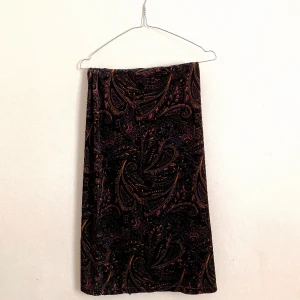 Hög midjekjol - Skön kjol i sammet. Köpt på indiska