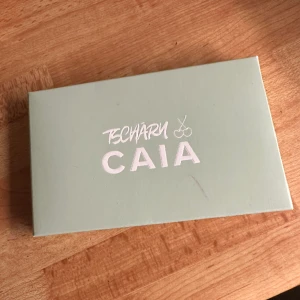 Caia palett helt NY - Helt Ny palett ,, jättefin , finns i Åmål .  Ordinarie pris 595 ,,,  säljer för 250 Kan skickas 