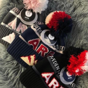 SÖKER ÅRE MÖSSA  - Söker nån av Åre mössorna som är på bilden ovan💗 Hör av dig så diskuterar vi priset!