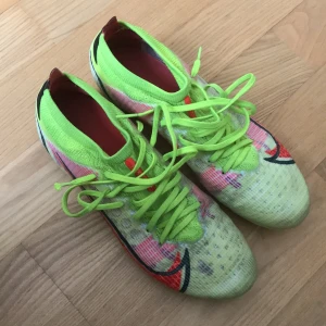 Fotbollsskor - Säljer för att dom är för små Storlek 39