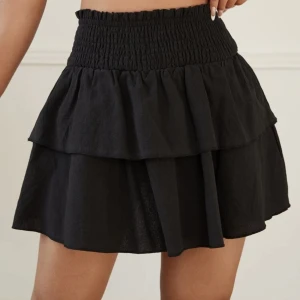 Kjol - Säljer denna jätte fina kjol som inte kommer till användning längre. Jätte bekväm och stretchig. (Lånade bilder)