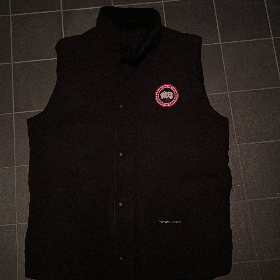 Säljer canada goose väst