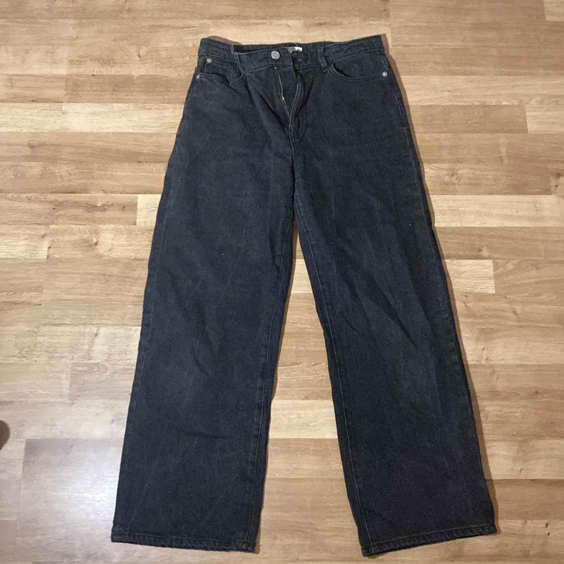 Svarta jeans
