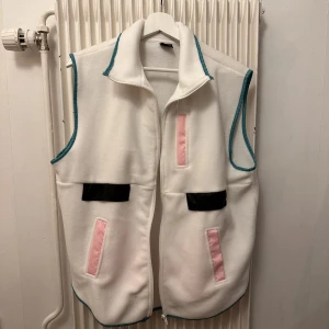 Fleeceväst - Strl M fr, ginatricot  Aldrig använd 