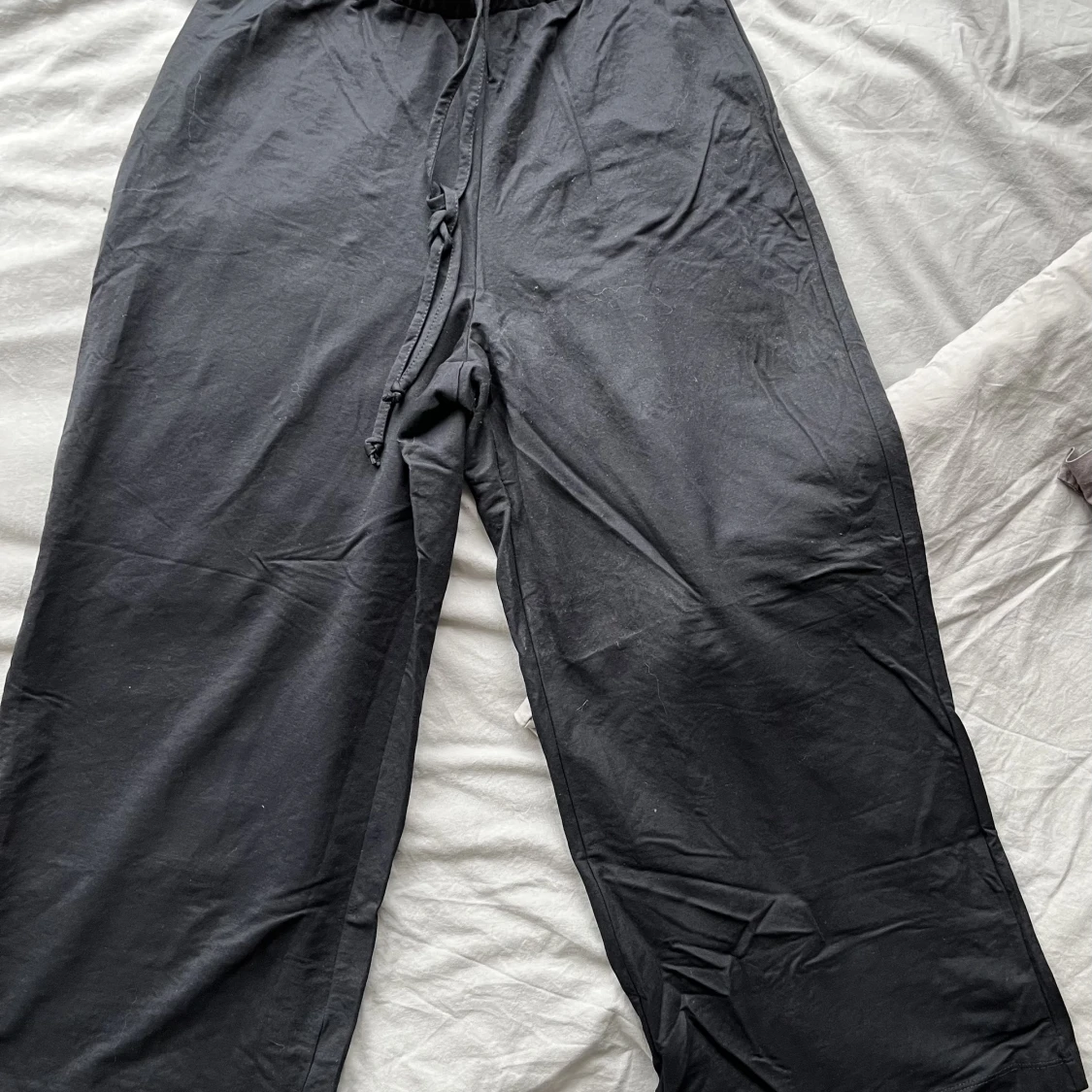 Svarta tunna sommarbyxor - 1