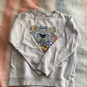 Tjocktröja - Säljer min kenzo tröja pågrund över att den inte kommit till andvänt. Bra skick! Skriv om ni är intresserade.