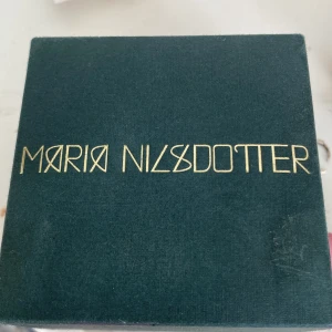 Maria nillsdotter  - Hej, detta är ett jätte fint x örhänge från Maria nillsdotter om ni är intresserade skriv till mig om flera bilder eller om ni vill köpa.❤️
