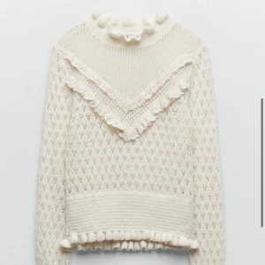 Zara topp  - Supersöt topp/tröja från Zara som är använd få gånger. Kommer tyvärr inte till användning, nypris 399kr. 