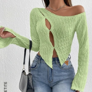 Topp - Säljer denna super fina gröna topp, säljer då den ej passa mig!  Köpt på Shein för 60kr