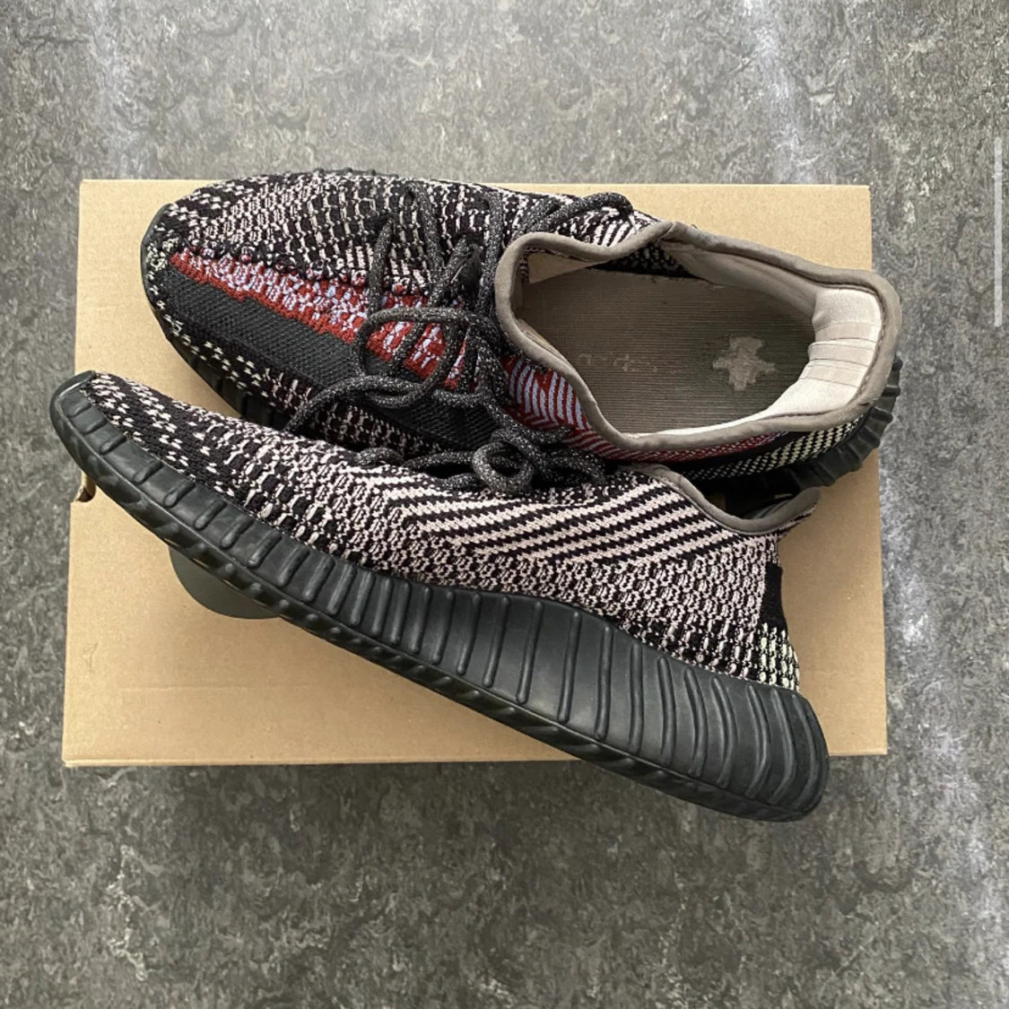 Adidas Yeezy Boost 350 V2 ”yeichel non reflective”