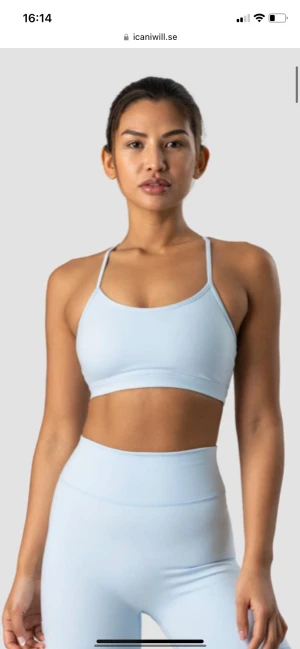 Iciw topp  - Topp från iciw i storlek m (liten). Använt men fint skick, se bild 3. 💙