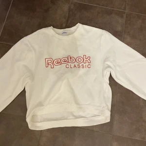 Tröja - Säljer en träningströja från Reebok, aldrig använd. Strl S💗