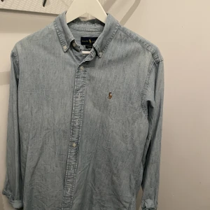 Skjorta Ralph lauren  - Skjorta från Ralph lauren, storlek medium. Custom fit.