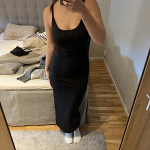 Klänning  - Säljer denna fina klänningen från Shein. Aldrig använd och lappen är kvar. 