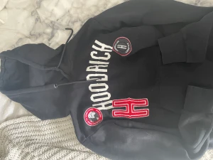 Hoodritch hoddie - Den här är använd fåtal gånger och är i väldigt bra shick! Säljer då det inte är min still❤️