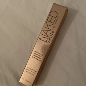 Naked - Naked concealer/countoring och coverage. 