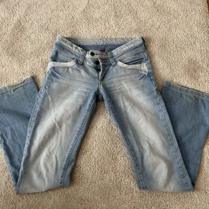 Lågmidjade Jeans  - Jättefina lågmidja jeans från vila🌷